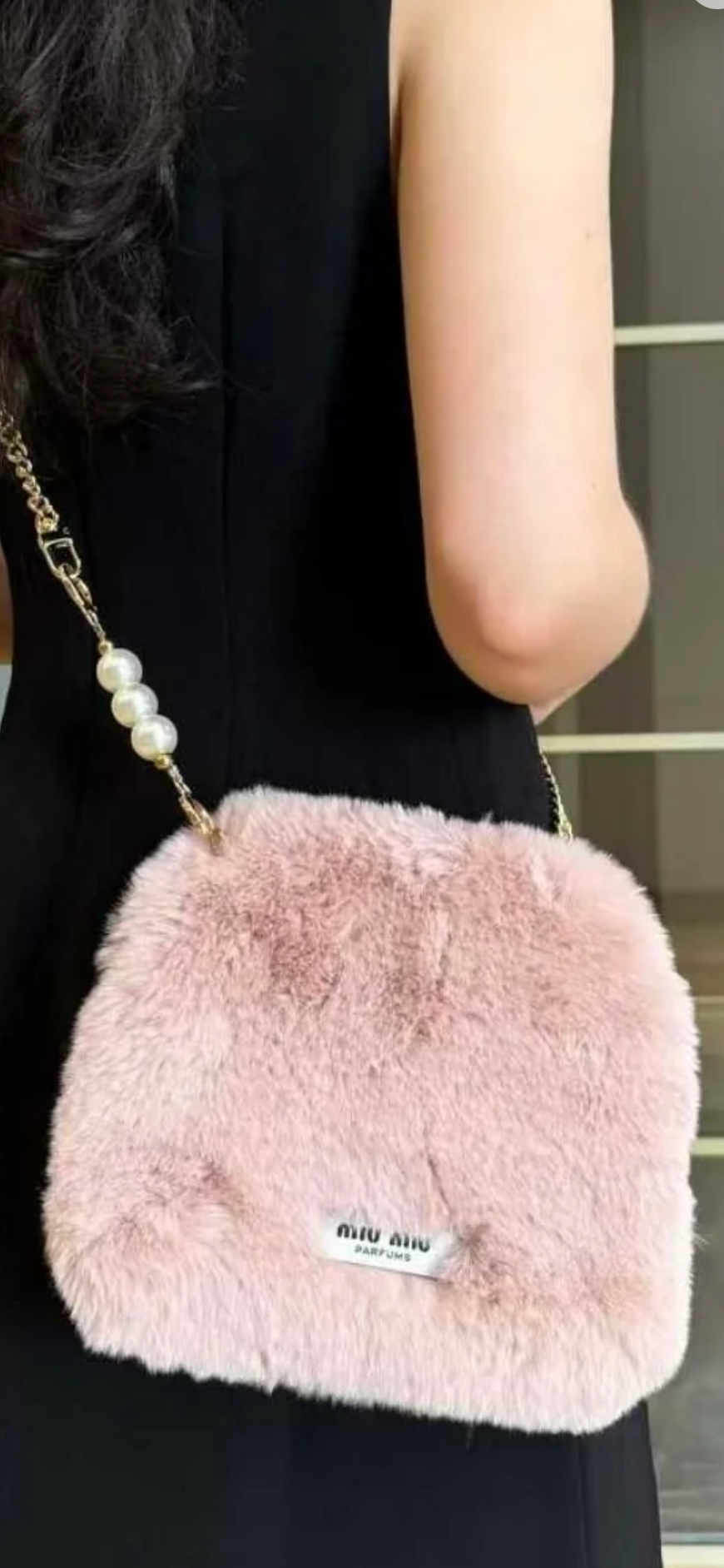 Pink fuzzy pearl chain chain crossbody